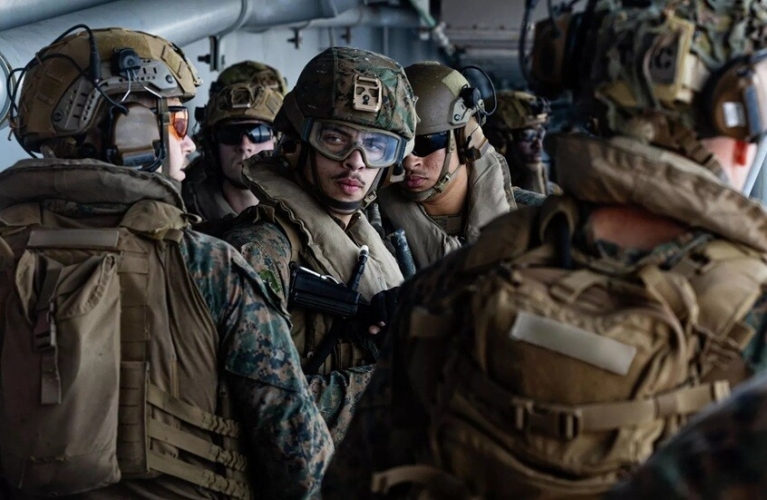 سفينة الإنزال الأمريكية تريبولي تصل الشرق الأوسط محملة بـ3.5 ألف بحار ومشاة بحرية