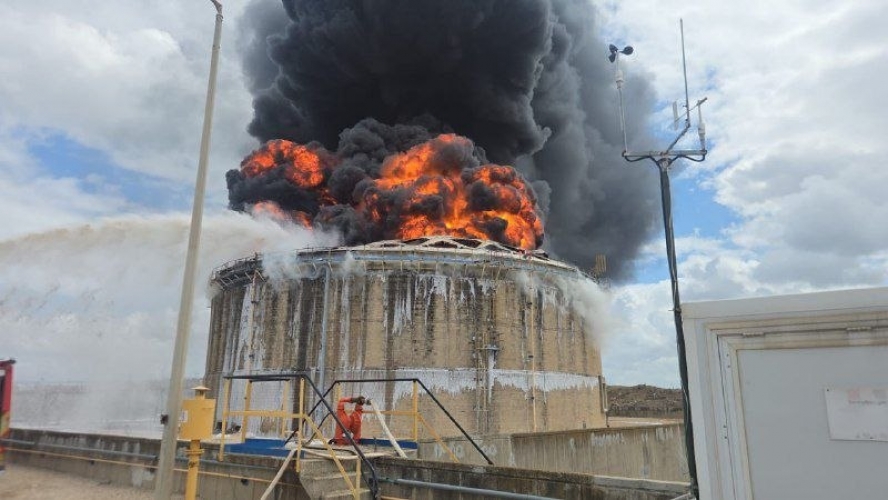 حزب الله يستهدف قاعدة غليلوت في ‏ضواحي مدينة تل أبيب وقاعدة حيفا البحرية بصواريخ نوعية