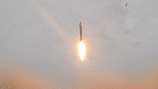 الجيش الإيراني يعلن استهداف منشآت اتصالات وصناعات استراتيجية في إسرائيل