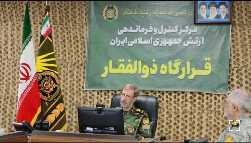 قائد  الجيش الإيراني: في حال تنفيذ الأعداء هجوماً برياً على إيران فيجب أن لا ينجو منهم أي عنصر