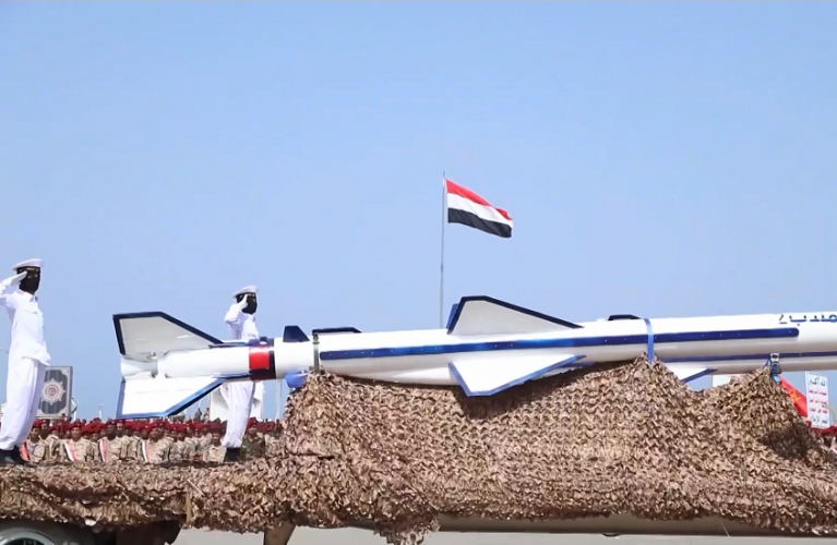 القوات المسلحة اليمنية تستهدف مطار اللد وعدة أهداف حيوية وعسكرية صهيونية