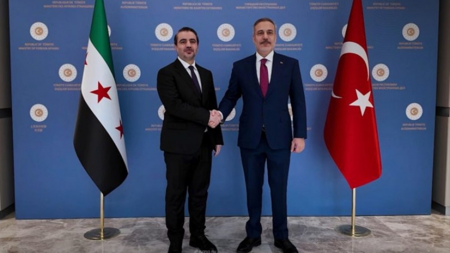 الوزير الشيباني يعقد مؤتمراً صحفياً مع نظيره التركي فيدان ويلتقي المبعوث الأمريكي باراك 