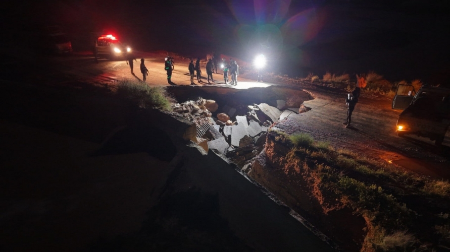 وفاة طفل وقطع طريق أثريا–خناصر بسبب السيول الناجمة عن العاصفة المطرية بريف حماة