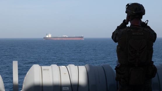 أمريكا: مشاة البحرية صعدوا على متن سفينة تجارية في بحر العرب