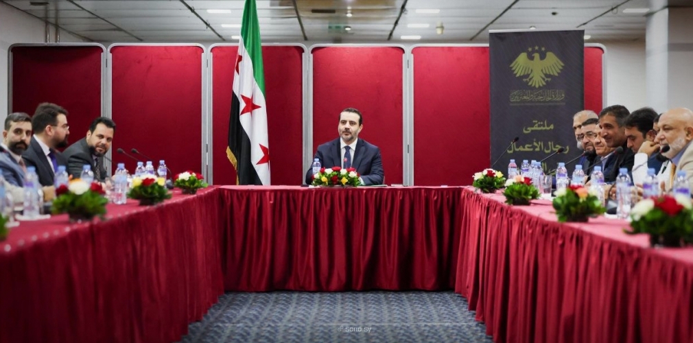 وزير الخارجية يبحث مع عدد من رجال الأعمال السوريين في الجزائر فرص التعاون الاقتصادي