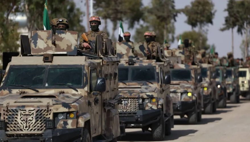  مستشار الرئيس الشرع يكشف أسباب الحشد العسكري السوري على الحدود
