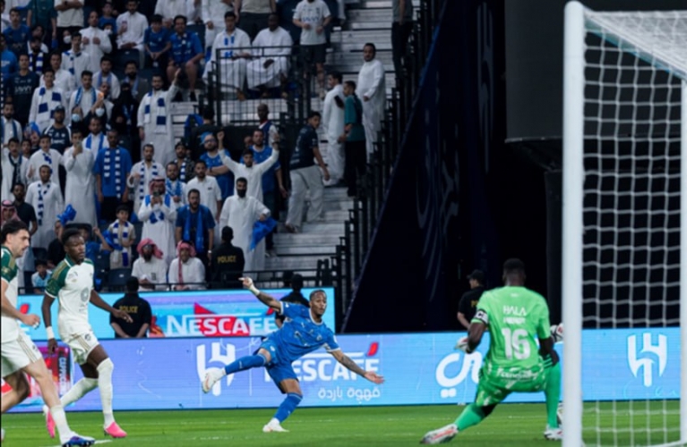 الهلال يحسم الكلاسيكو أمام الأهلي بثلاثية ويعتلي قمة الدوري السعودي