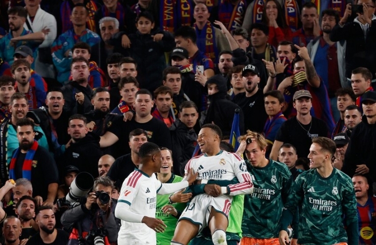 ريال مدريد يحسم الكلاسيكو لصالحه بثنائية أمام برشلونة