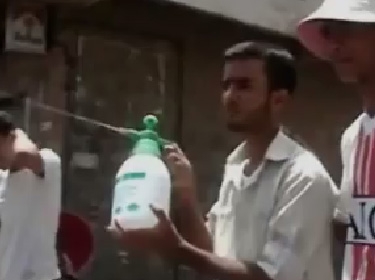 سوريا ما سبب رش الماء على المتظاهرين؟
