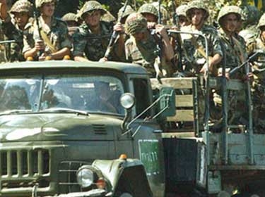 الجيش يستعيد أسلحة وأجهزة اتصال وأموال سلبتها المجموعات الإرهابية المسلحة في حماة