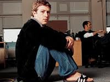 مؤسس فيسبوك مارك زوكربيرج يتصدر قائمة أسوأ الرجال أناقة في مجلة (جي كيو)