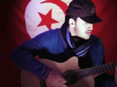 السلطات الجزائرية تطرد مطربا تونسيا اتهمته بتصدير الثورة