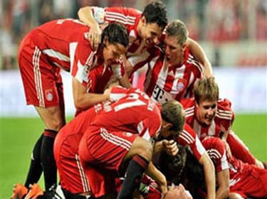 بايرن ميونخ وفيا ريال يبلغان دور المجموعات بدوري أبطال أوروبا لكرة القدم 