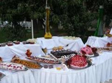 سرقا طعام حفل زفافهما