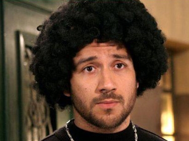 أحمد مكى ينفى وجوده على الفيس بوك بأغنية جديدة