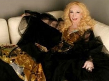 صباح تؤجل تصوير حلقتها مع ميرفت ودلال بسبب نزلة برد