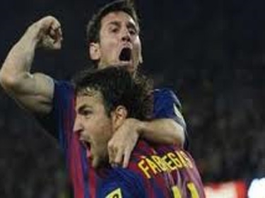 ميسي: فابريغاس يشبه تشافي وانييستا ويعرف لعب برشلونة