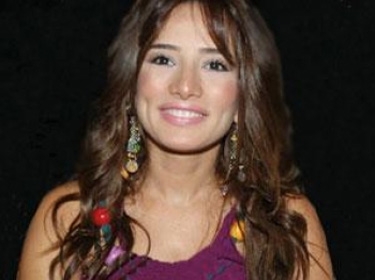 زينة تعتبر برامج رمضان سخيفة وترشح عمر سليمان للرئاسة