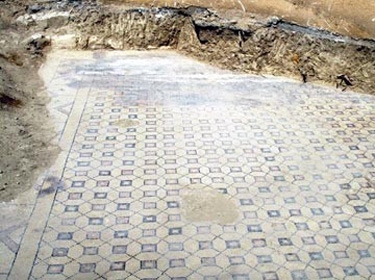 اكتشاف لوحة فسيفسائية كبيرة في الرقة تعود للقرن السادس الميلادي