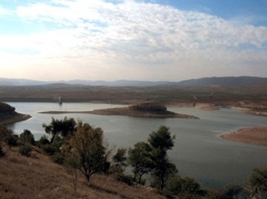 ميدانكي.. بحيرة صناعية بمقومات طبيعية