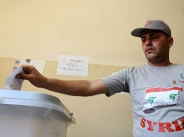 الانتخابات طبيعية وتشهد إقبالا ملحوظا ولا شكاوى ومسؤولون يدلون بأصواتهم