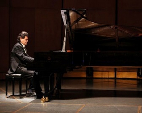 عزف منفرد لغزوان الزركلي في أوبرا دمشق اليوم