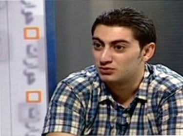 ناشط متعامل سابقاً مع قنوات التضليل الإعلامي يكشف خفايا وأسرار تصنيع وتلفيق الأخبار 