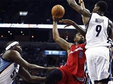 كليبرز يهزم جريزليز بصعوبة في الـNBA