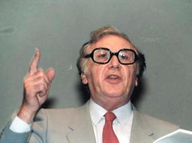 عمر قباني: قصائد والدي فيها معان عميقة وليس أي مطرب قادراً على أن يقدّمها