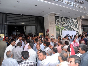 إقبال فاق التوقعات.. اللجنة العليا تقرر تمديد فترة الانتخابات 5 ساعات