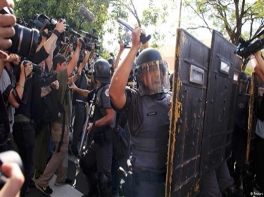 مونديال 2014: غاز مسيل للدموع وقنابل صوتية قبل حفل الافتتاح