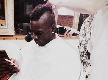  بالوتيلي يكشف عن سر هدفه في إنجلترا 