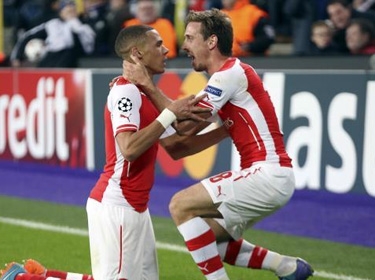  آرسنال يحتفل بعيد ميلاد فينجر بفوز درامي في بلجيكا