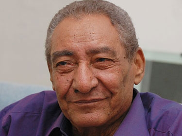 وفاة الشاعر المصري الكبير عبد الرحمن الأبنودي