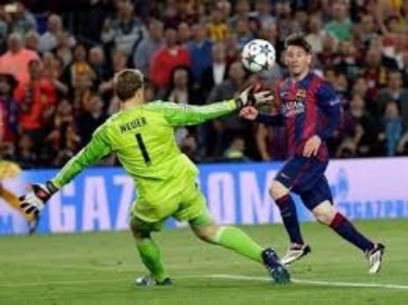 برشلونة يضع قدما بنهائي برلين بفضل تألق ميسي