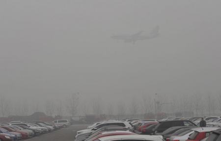 بكين: الكثيرون يتجاهلون تحذيرات الضباب رغم صدور أول «إنذار أحمر»