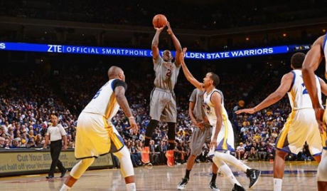 غولدن ستايت يثأر من ميلووكي في الدوري الاميركي للمحترفين