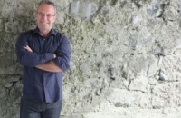 رواية من جملة واحدة تفوز بجائزة قيمتها 10 آلاف إسترليني ..!