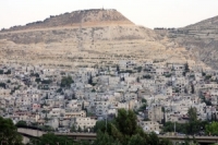 هل معالجة السكن العشوائي بالهدم أم بإعادة البناء!؟.. بعد توقفها سبع سنوات 