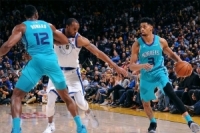 تشارلوت يفاجىء غولدن ستايت 