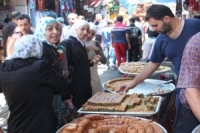 الأغذية المكشوفة تغزو الاسواق والشؤون الصحية تُصادر فوراً ويغرم بائعوها.. ضوابط مشددة بحق الجمعيات.. عرنوس: يغلق باب المتاجرة بالأراضي والمقاسم!