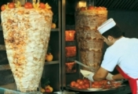  مطاعم وفنادق تقومُ بتدوير بقايا الطعام وتعيدُ تقديمه للزبائن.. أين الرقابة؟!