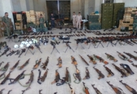 العثور على كميات من الاسلحة والذخيرة ومواد غذائية وطبية 