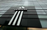  أديداس تصنع 11 مليون حذاء رياضي من الزجاجات البلاستيكية لحماية البيئة