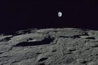 جسم غريب على سطح القمر يحير العلماء 