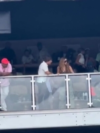 شاكيرا تظهر مع النجم الوسيم توم كروز وتوجه رسالة قوية لبيكيه