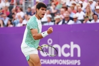 الإسباني  كارلوس ألكاراز يتأهل إلى نهائي بطولة كوينز للتنس