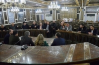 محافظ دمشق يلتقي الفعاليات التجارية في سوق الشعلان ويوجه بتعديل قرار الاغلاق