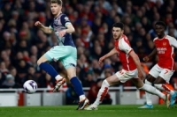 أرسنال يهزم برينتفورد ويتصدر البريميرليغ