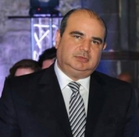 الاستيلاء على منزل رئيس تحرير صحيفة 